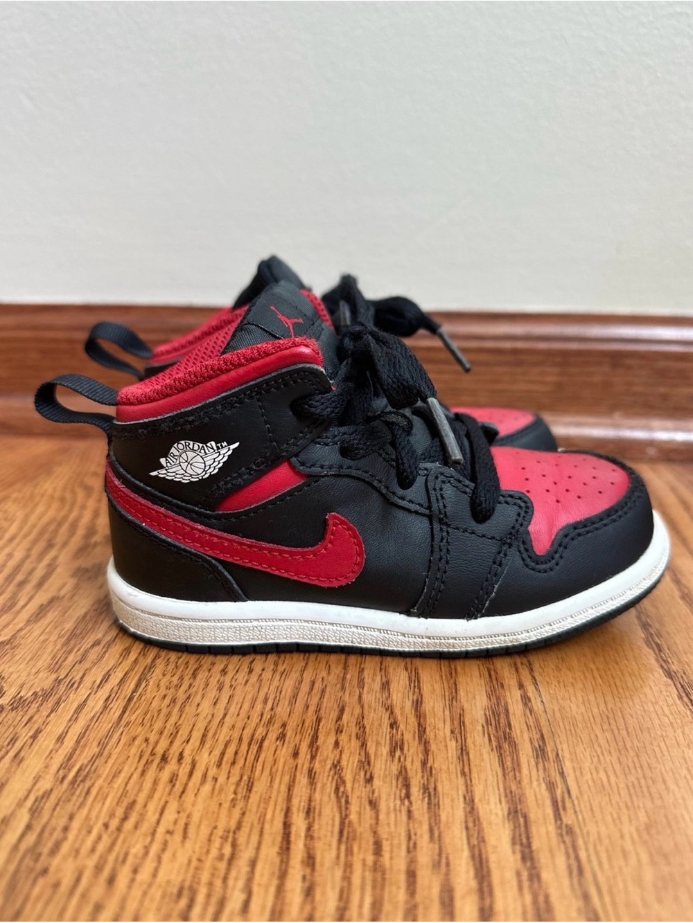 Nike Air Jordan 1 Mid Shoes Kids 8C ‘Bred Twist’